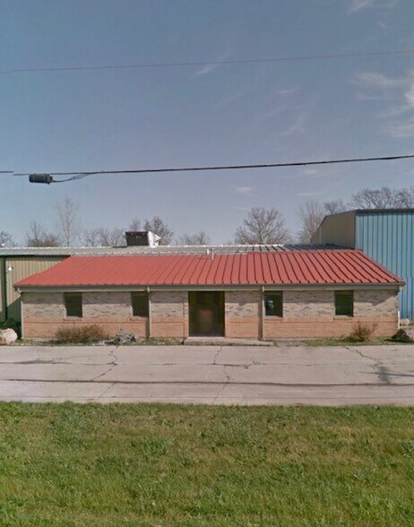 More Photos Of 11654 E 400 South, Laotto Manufacturing For Lease