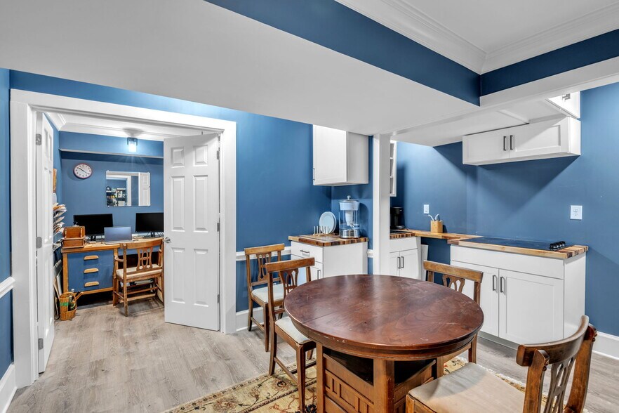 More Photos Of 117 SW Huxley Rd, Knoxville Medical For Sale