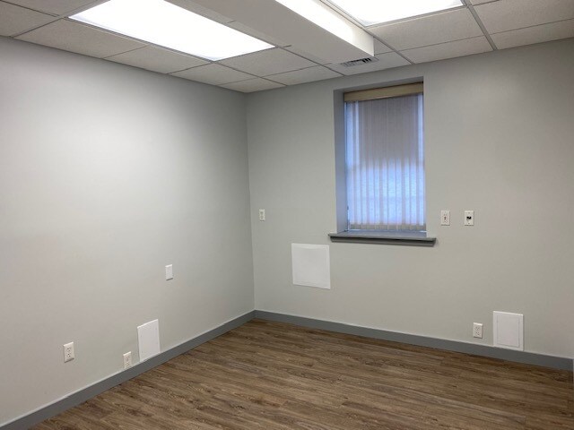 More Photos Of 8 Main St, Flemington Office For Lease