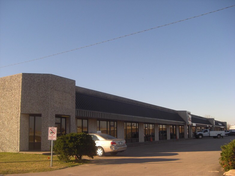 More Photos Of 400 N 11th St, La Porte Unknown For Lease
