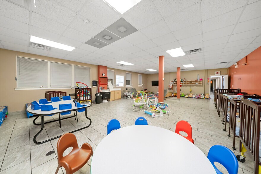 More Photos Of 1155 W 81st St, Chicago Daycare Center For Sale