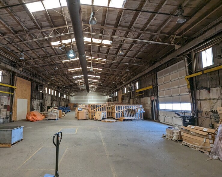 More Photos Of 1496 Brier Park Cres NW, Medicine Hat Manufacturing For Sale