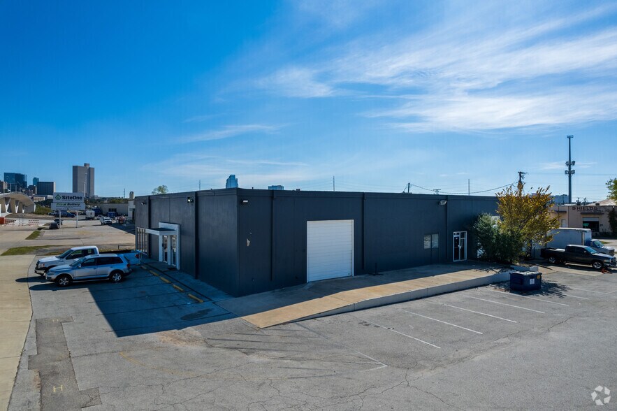 More Photos Of 1035 N Henderson St, Fort Worth Industrial For Lease