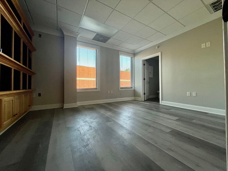 More Photos Of 4913 Summer Oak Dr, Buford Light Manufacturing For Lease