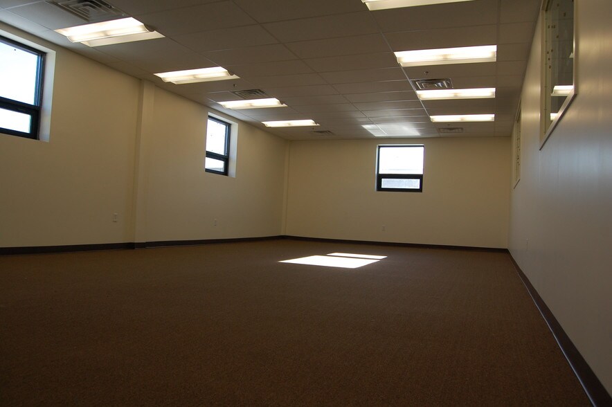 More Photos Of 15 Division St, Fairview Warehouse For Lease