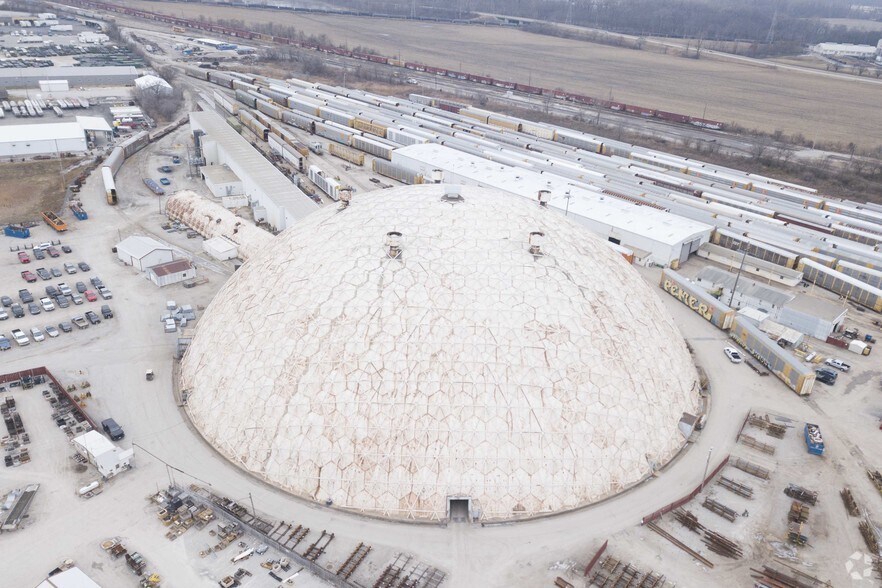 More Photos Of 435 N Old St. Louis Rd, Wood River Manufacturing For Lease