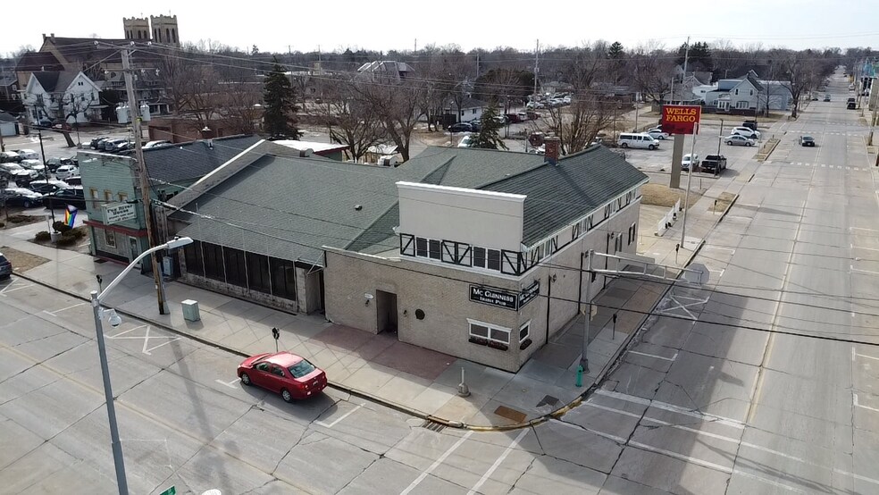 More Photos Of 201 S Walnut St, Appleton Storefront Retail Residential For Sale
