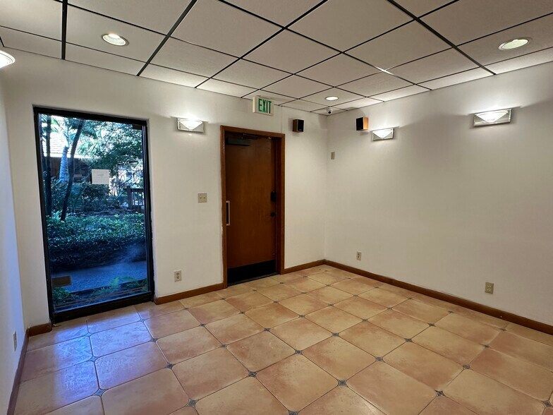 More Photos Of 7800 W Oakland Park Blvd, Sunrise Medical For Lease