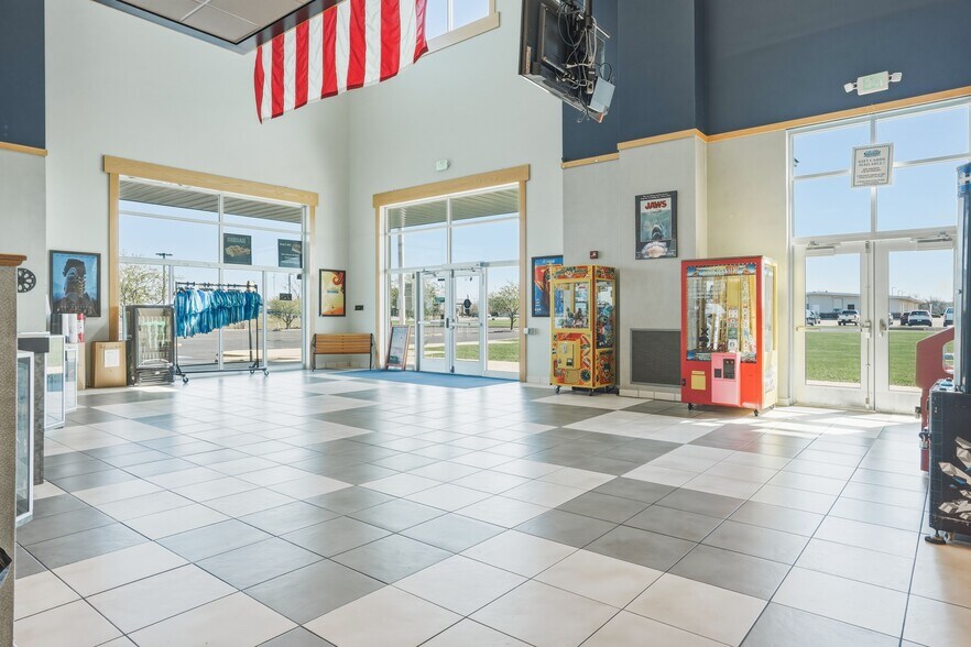 More Photos Of 655 N Opportunity Dr, Columbia City Movie Radio TVStudio For Sale