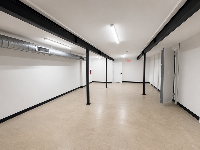 More Photos Of 915 Dallas St, San Antonio Flex For Lease