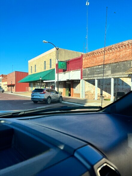 More Photos Of 317 S Main St, Lindsay General Retail For Sale