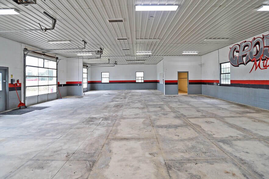 More Photos Of 1184 Poor Farm Rd, Murray Flex For Sale