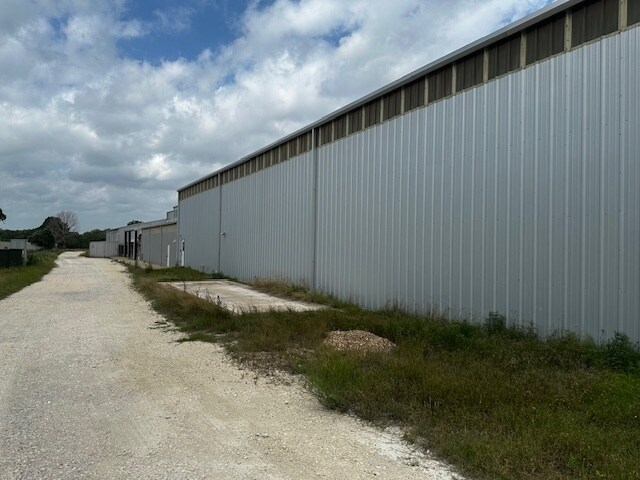 More Photos Of 5650 Matlock Rd, Granbury Industrial For Sale