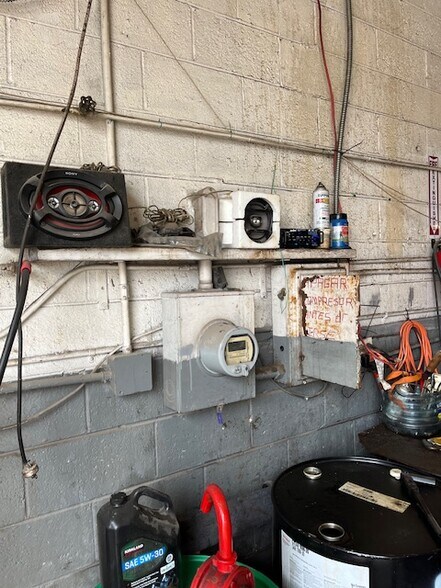 More Photos Of 172-74 W Wingohocking St, Philadelphia Auto Repair For Sale