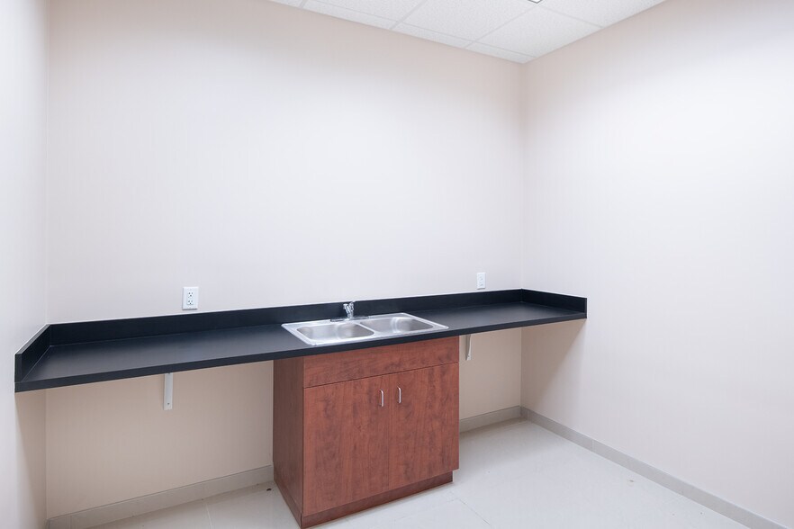 More Photos Of 6909 Old Highway 441, Mount Dora Medical For Lease