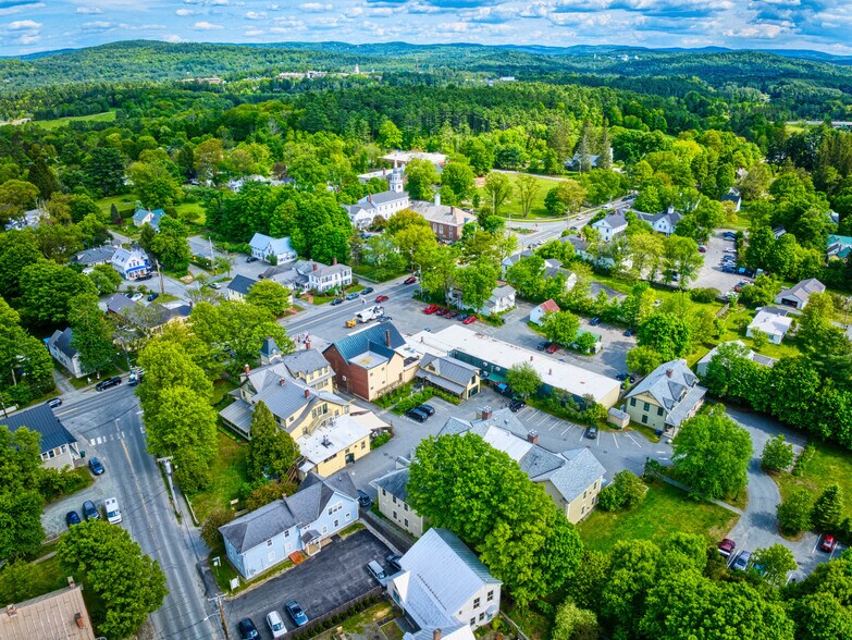 More Photos Of 11 Beaver Meadow Rd, Norwich Office For Sale