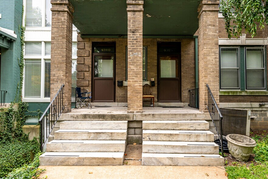 More Photos Of 4374-4382 W Pine Blvd, Saint Louis Office For Sale