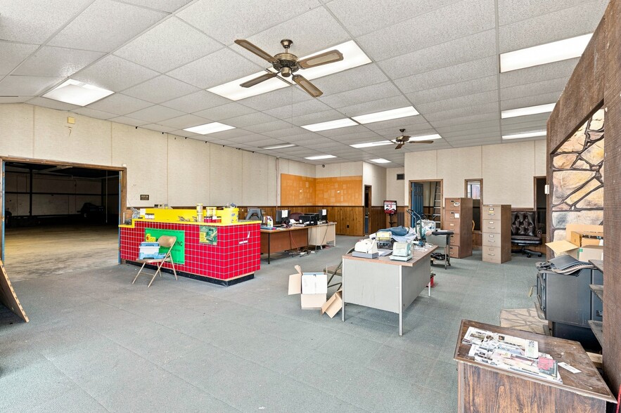 More Photos Of 3267 US Highway 431, Albertville Showroom For Sale