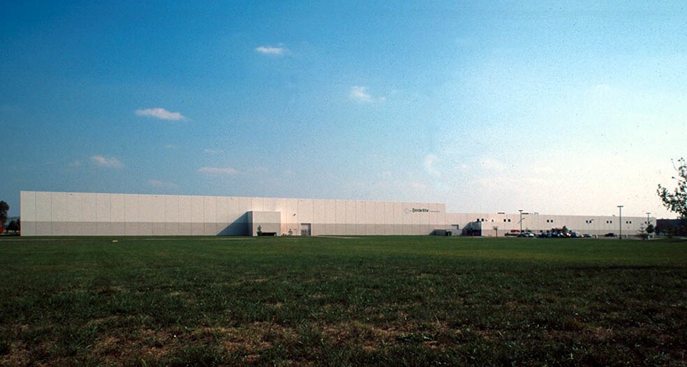 More Photos Of 6001 Cane Run Rd, Louisville Distribution For Lease