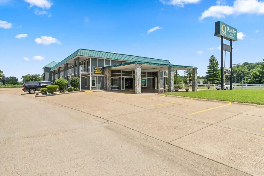 More Photos Of 2409 N Washington St, Forrest City Hotel For Sale