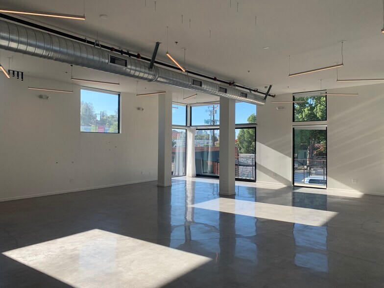 More Photos Of 2219 Aaron St, Los Angeles Loft Creative Space For Lease