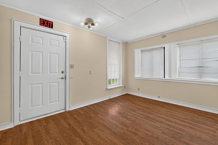 More Photos Of 117 E Salisbury St, Pittsboro Office For Sale