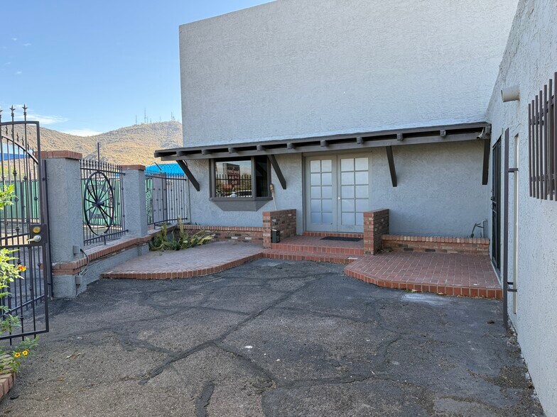 More Photos Of 10729 N 19th Ave, Phoenix Warehouse For Lease
