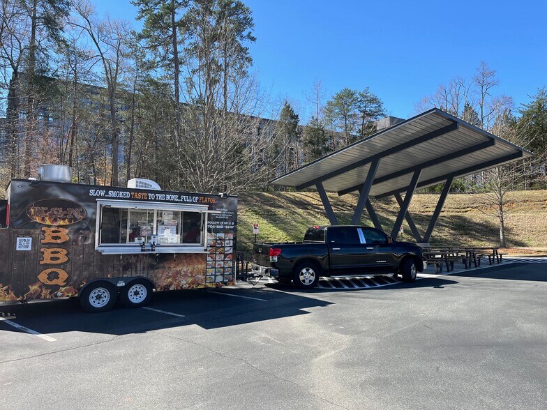 More Photos Of 10101 David Taylor Dr, Charlotte Office For Lease