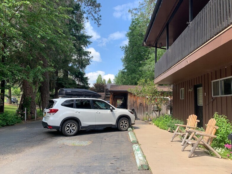 More Photos Of 2600 Rogue River Hwy, Grants Pass Hotel For Sale