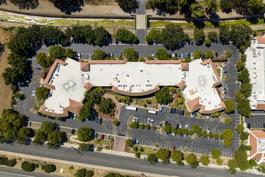 More Photos Of 28632 Roadside Dr, Agoura Hills Office For Lease