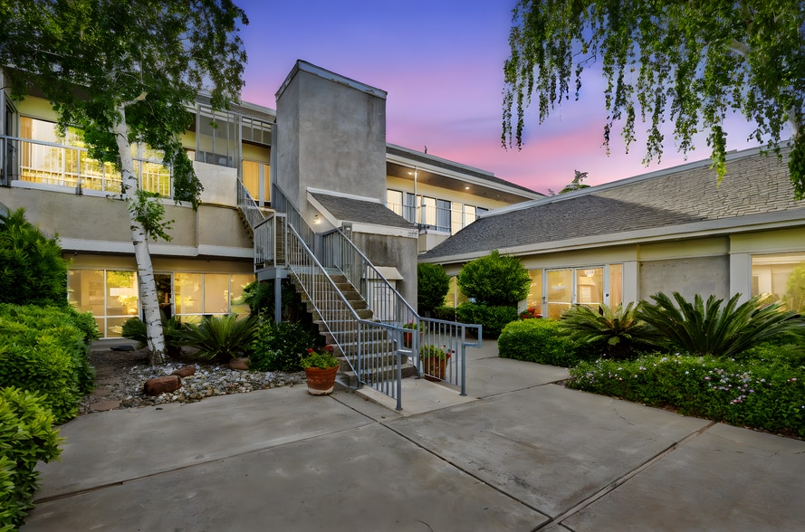 More Photos Of 250 W Main St, Woodland Office For Lease