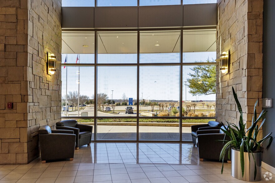 More Photos Of 4616 S US Highway 75, Denison Medical For Lease
