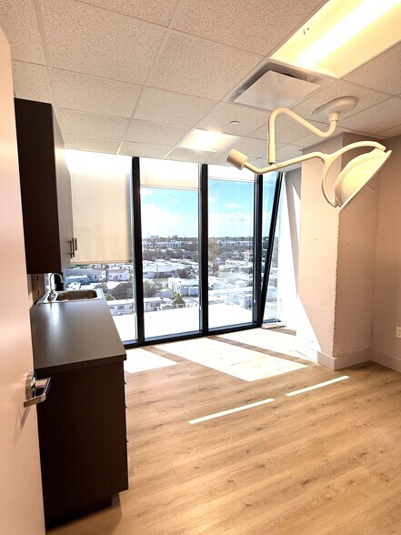 More Photos Of 601 N Federal Hwy, Hallandale Beach Office For Lease
