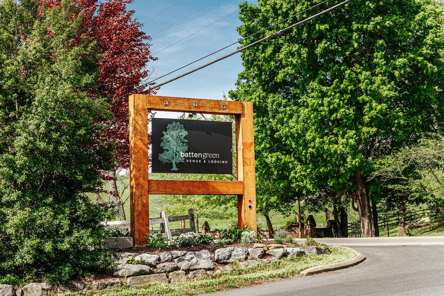 More Photos Of 1329 Commerce Rd, Staunton Hotel For Sale