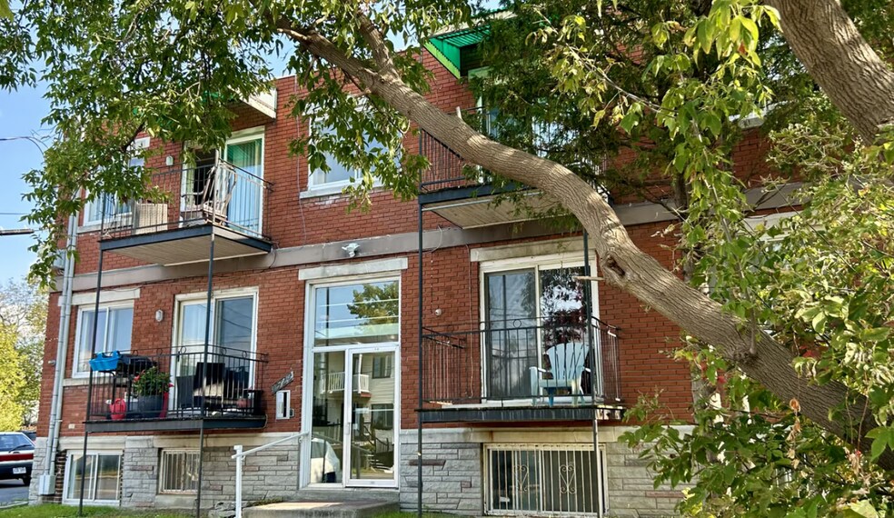 More Photos Of 1522 Rue Saint-Joseph, Longueuil Apartments For Sale