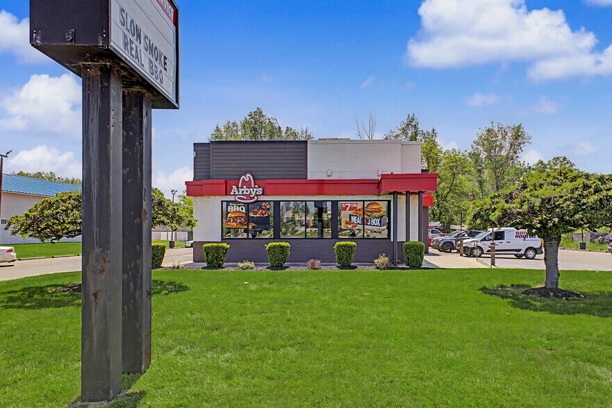 More Photos Of 27277 Eureka Rd, Taylor Fast Food For Sale