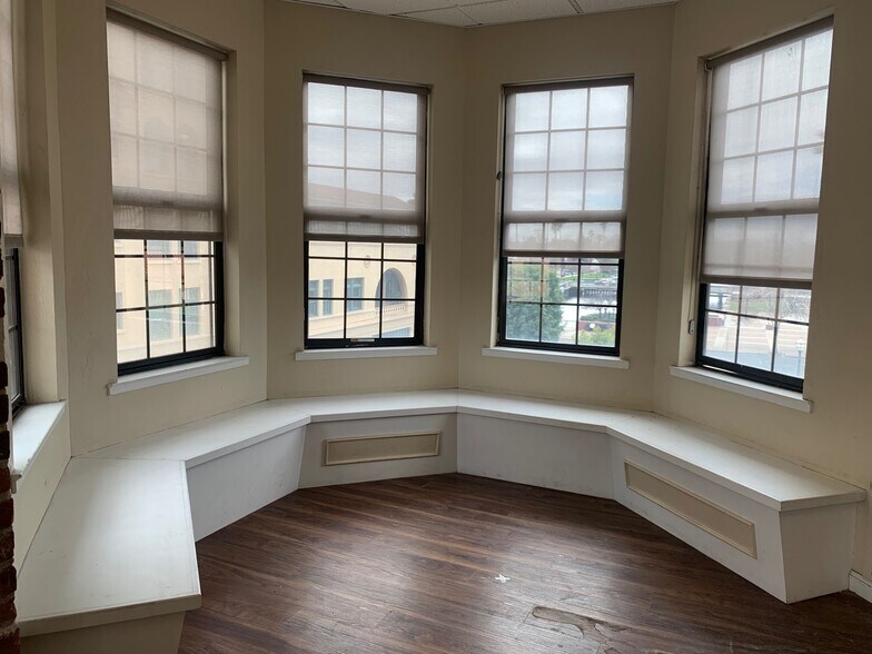 More Photos Of 125 Bridge Pl, Stockton Office For Lease