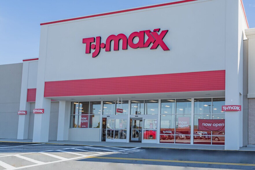 More Photos Of 4276 Lakeville Rd, Geneseo Unknown For Lease