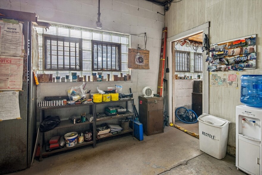More Photos Of 5840 S Western Ave, Chicago Auto Repair For Sale