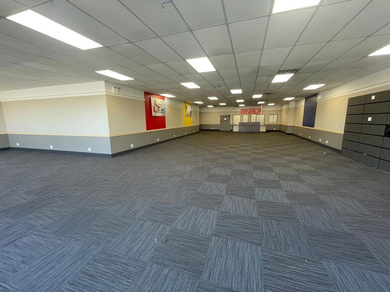 More Photos Of 230 Bay St, Staten Island Freestanding For Lease