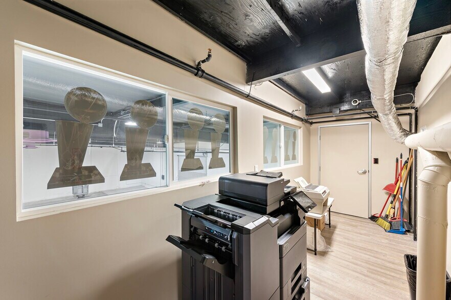 More Photos Of 615-623 S State College Blvd, Fullerton Distribution For Sale