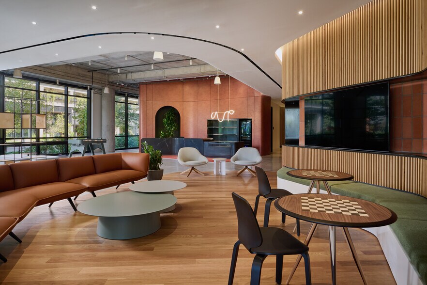 More Photos Of 1017 Springdale Rd, Austin Unknown For Lease