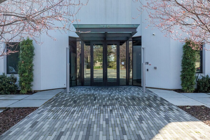 More Photos Of 117 Easy St, Mountain View Flex For Lease