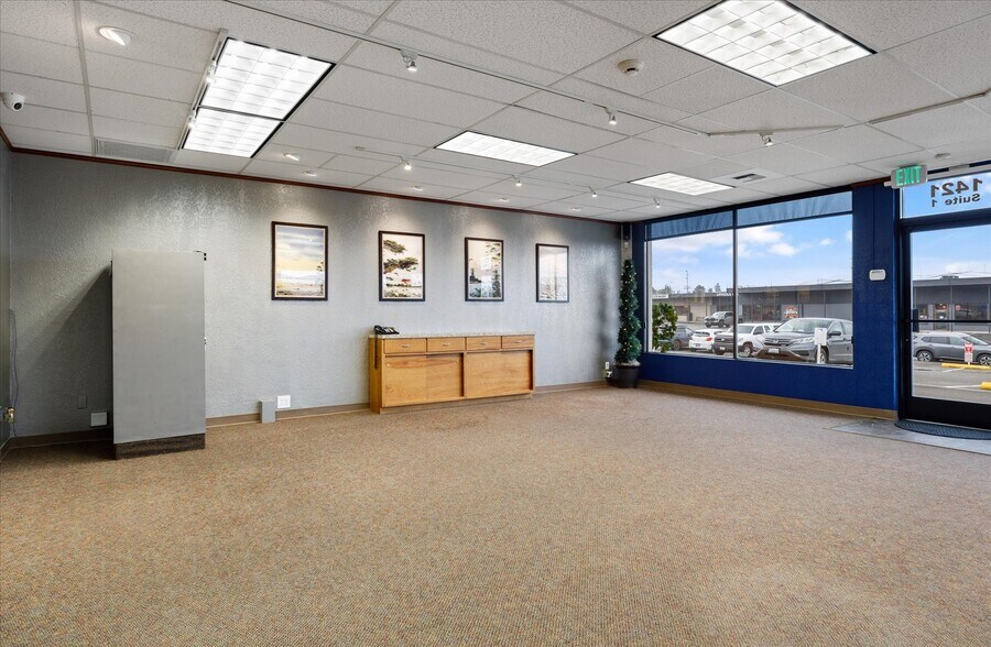 More Photos Of 1421 SW Barlow St, Oak Harbor General Retail For Sale