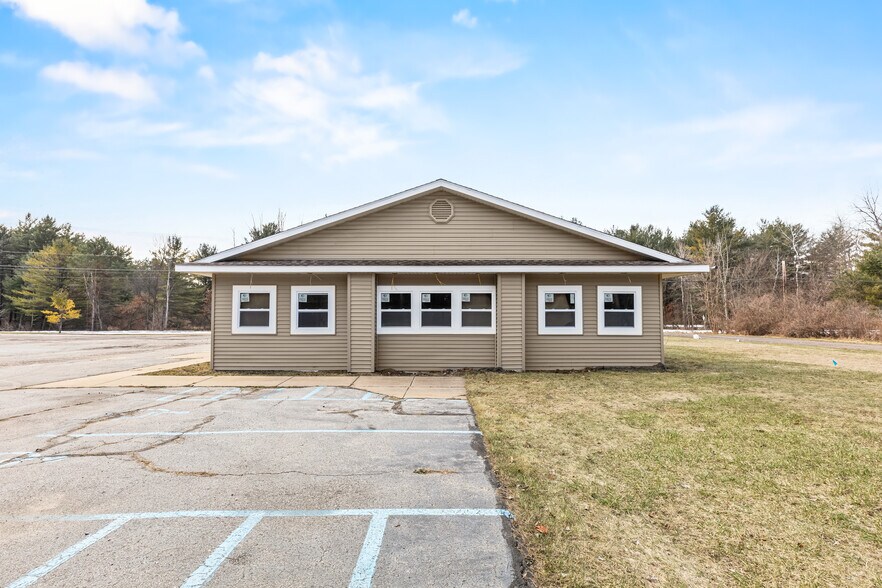 More Photos Of 201 W Saginaw Rd, Sanford Freestanding For Sale