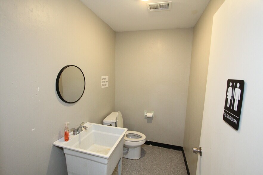 More Photos Of 11518 Bogs Rd, Tomball Shelter For Sale