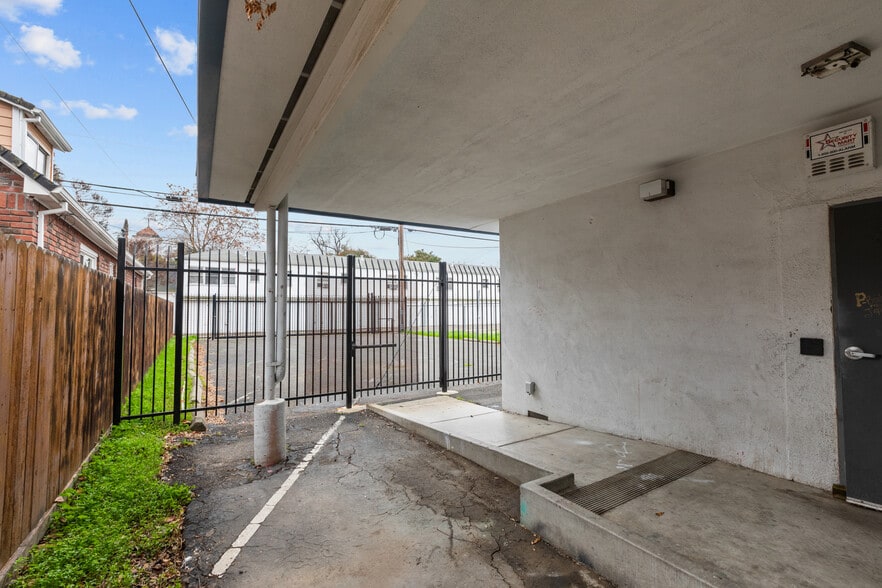 More Photos Of 2626 N St, Sacramento Medical For Sale