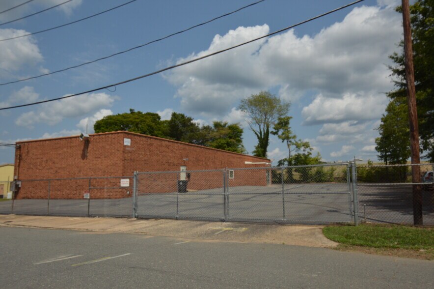 More Photos Of 1023 Chestnut St, Winston-Salem Office For Lease