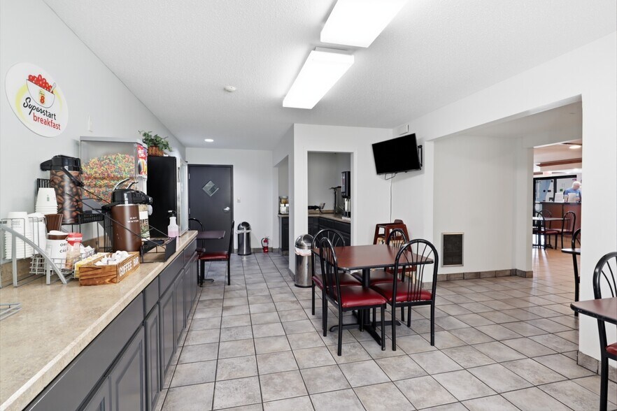 More Photos Of 7680 Niagara Falls Blvd, Niagara Falls Hotel For Sale