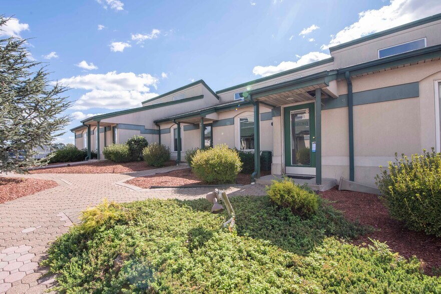 More Photos Of 17-19 S Main St, Manville Loft Creative Space For Lease